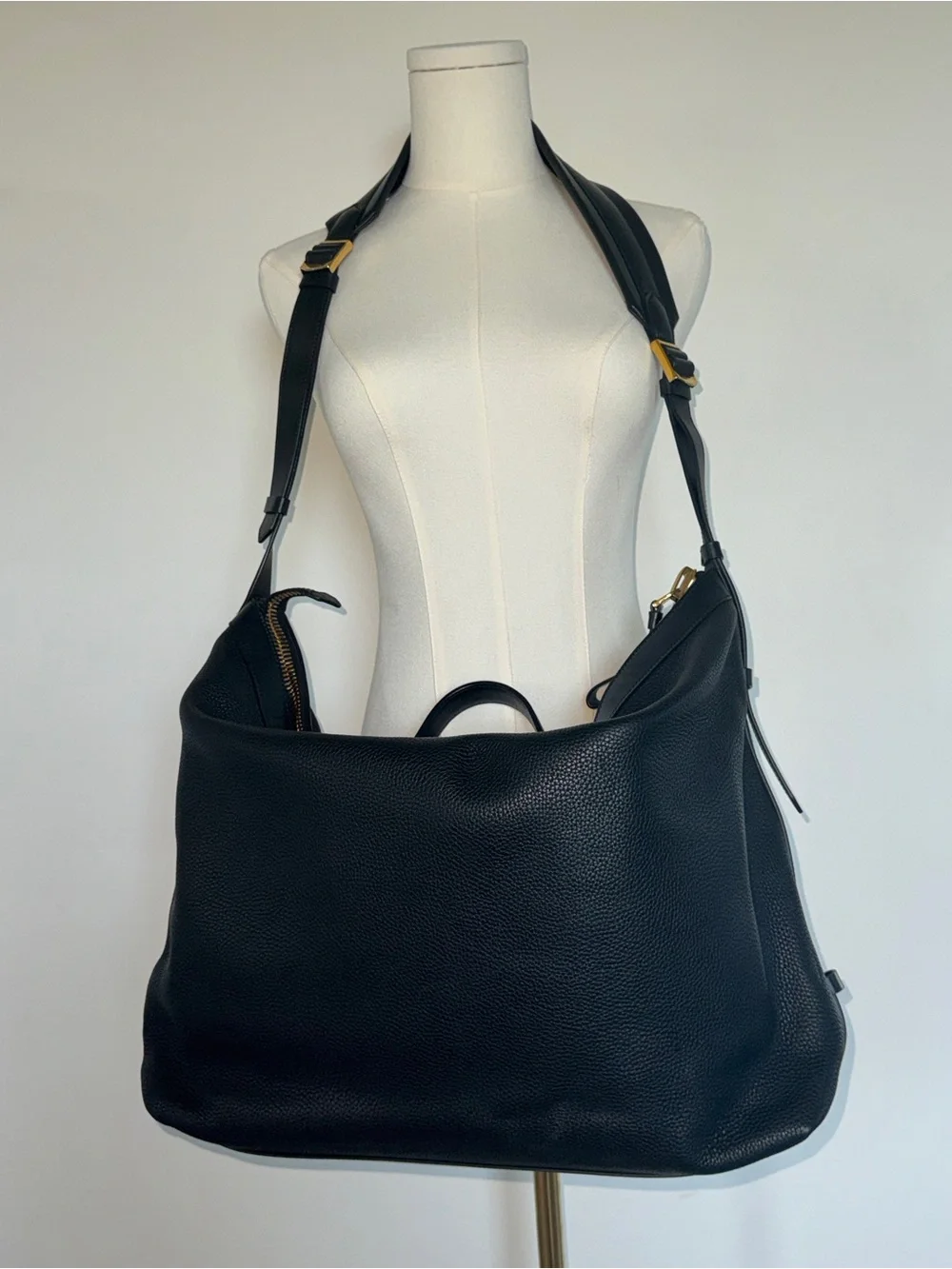 Tom Ford Black Grain Leather Oversized Hobo with Gold Hardware - Picture 2 of 6